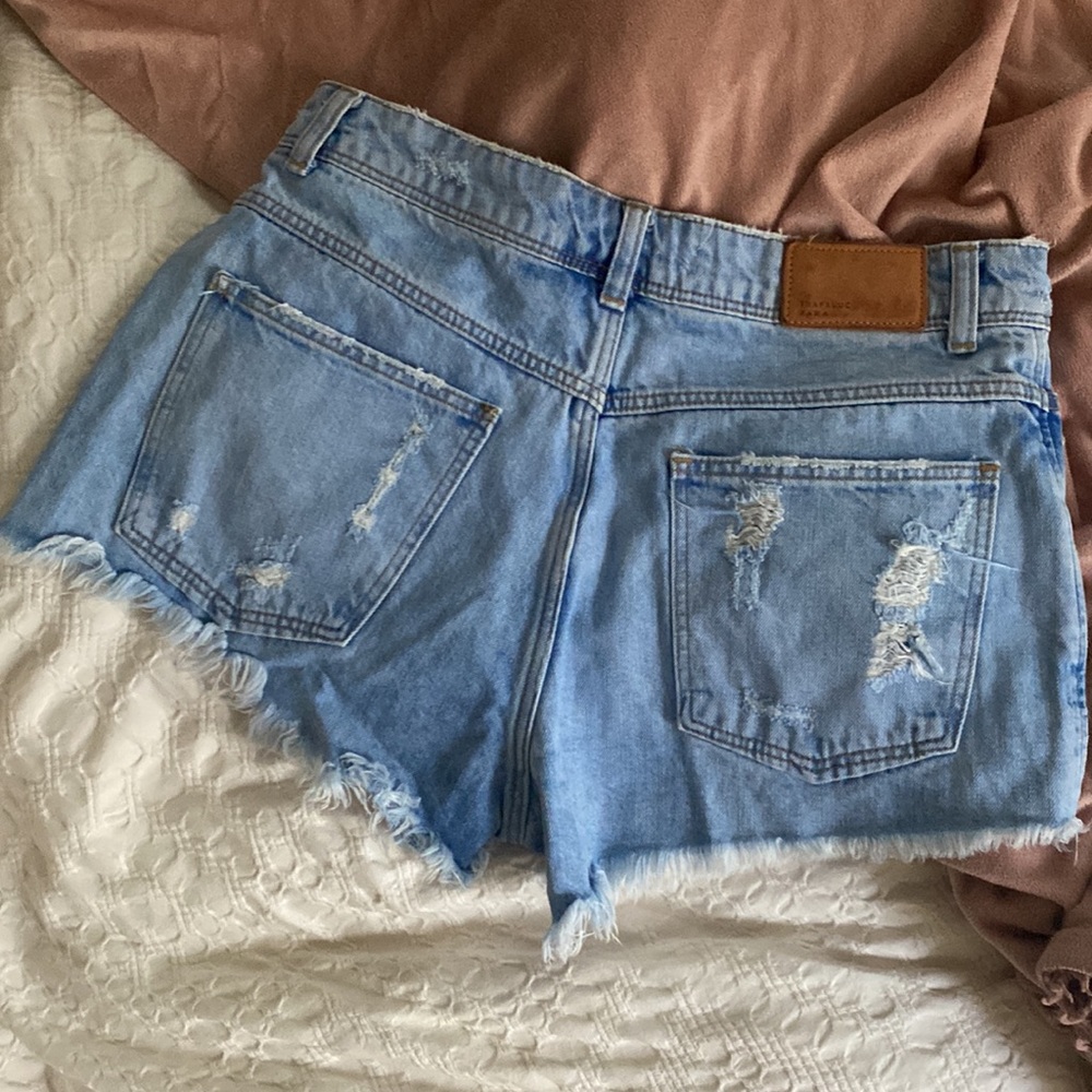 EUC Zara Trafaluc distressed denim cut-off shorts - Picture 2 of 8